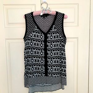 B.L.U.E. Black/White Print Sleeveless V-Neck Top-S